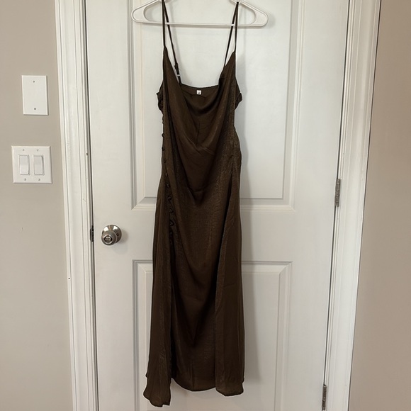 Dress - Picture 10 of 11